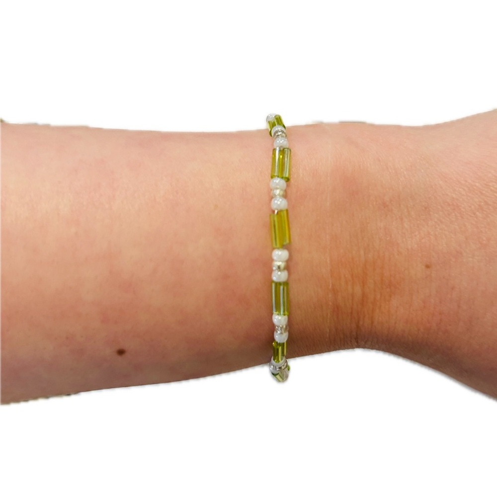 Handmade Green Glass Bead Bracelet with Gold Clasp - Picture 3 of 5